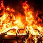 آتش گرفتن و جزغاله شدن پژو ۲۰۶ بعد از تصادف در ایلام (فیلم)