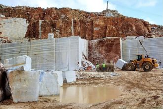 فرآیند استخراج و فرآوری سنگ مرمر لوکس در بزرگترین معدن ترکیه (فیلم)
